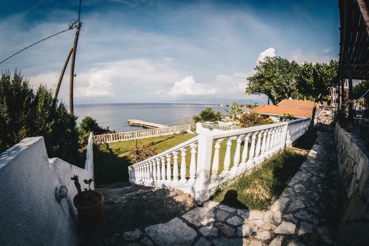 Villa Galanis By The Sea Нифорейка Экстерьер фото
